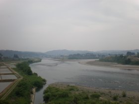 魚野川と信濃川の合流点