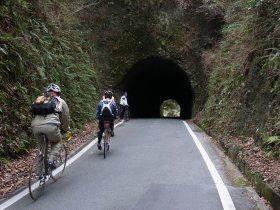 峠のトンネル