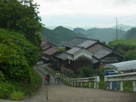 談山神社への旧道の坂道
