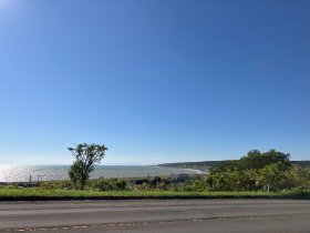 鳥居の前の風景